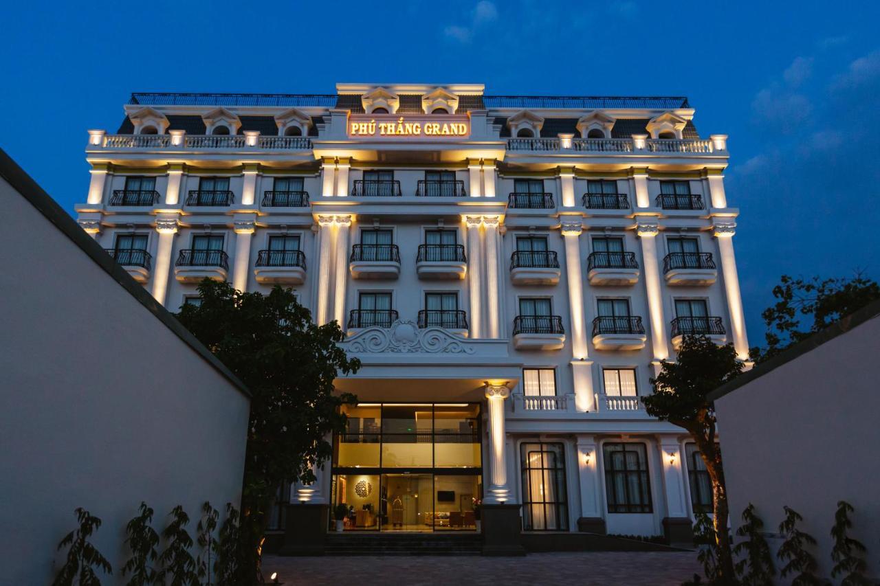 Phu Thang Grand Hotel Duc Hoa Exterior photo