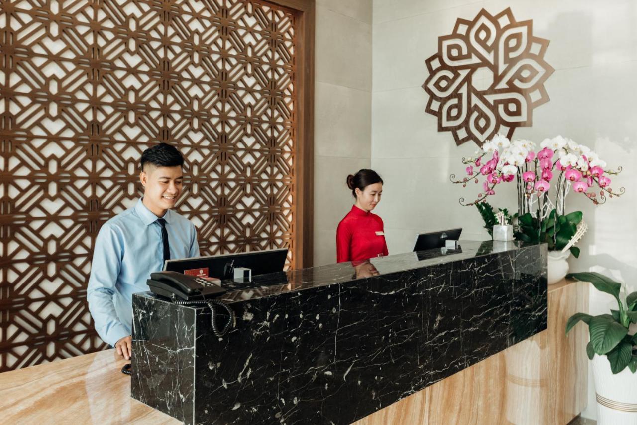 Phu Thang Grand Hotel Duc Hoa Exterior photo