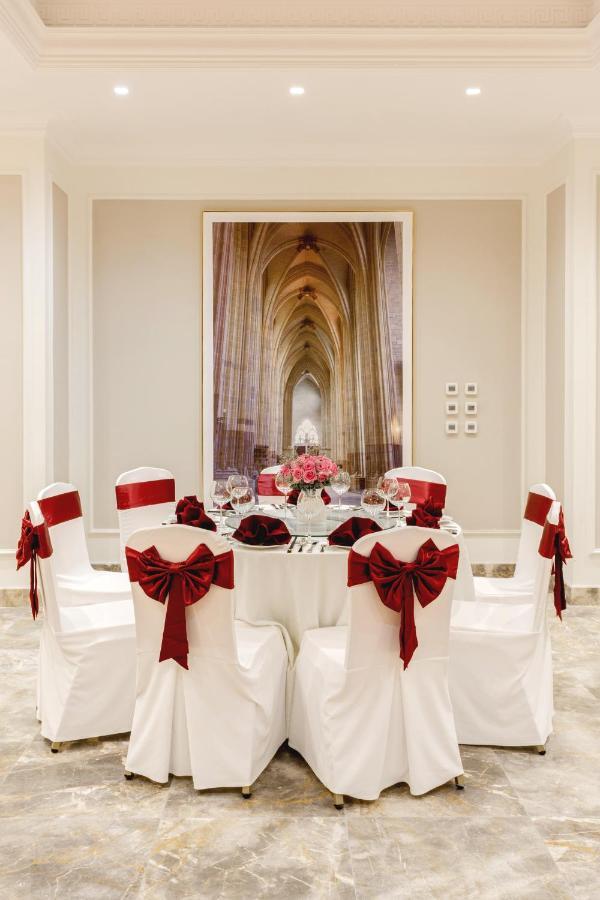 Phu Thang Grand Hotel Duc Hoa Exterior photo