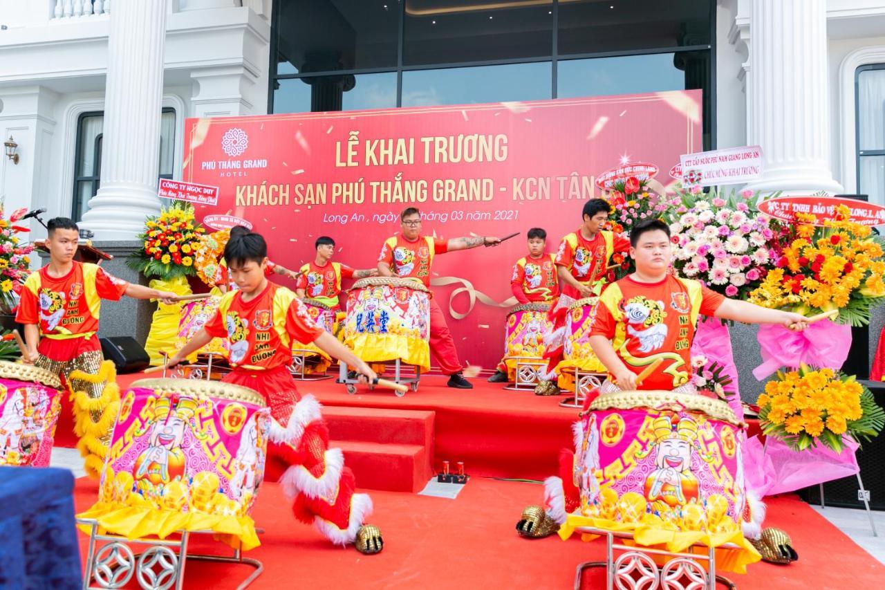 Phu Thang Grand Hotel Duc Hoa Exterior photo