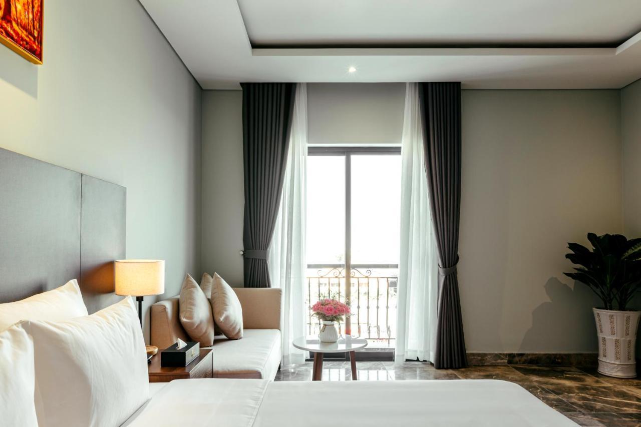 Phu Thang Grand Hotel Duc Hoa Exterior photo