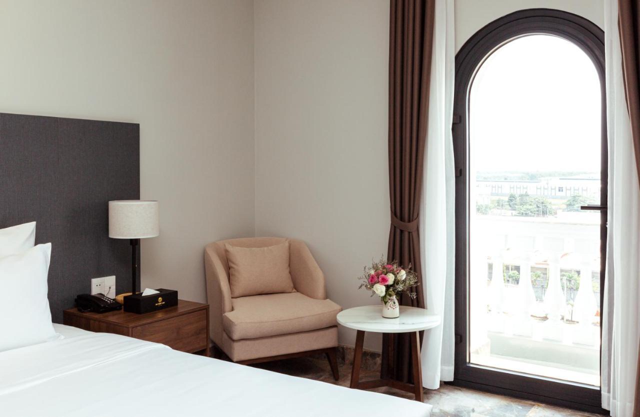Phu Thang Grand Hotel Duc Hoa Exterior photo