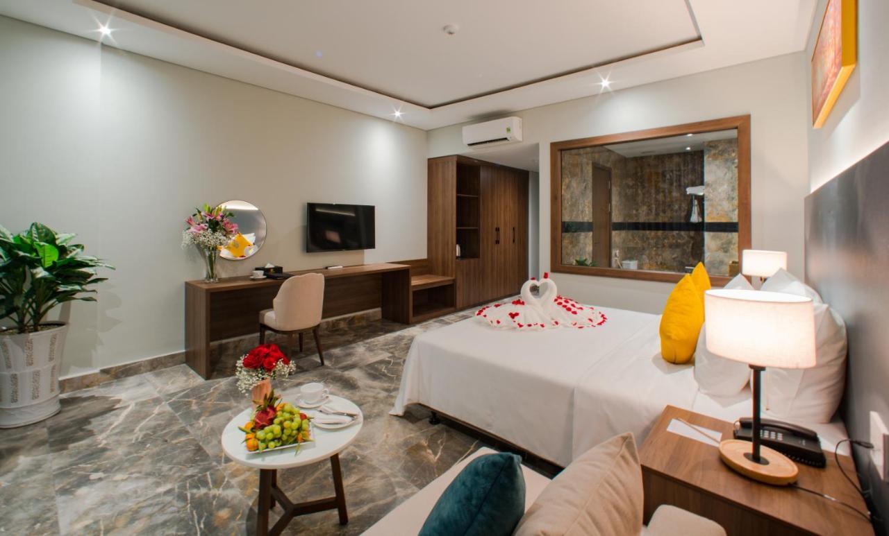 Phu Thang Grand Hotel Duc Hoa Exterior photo