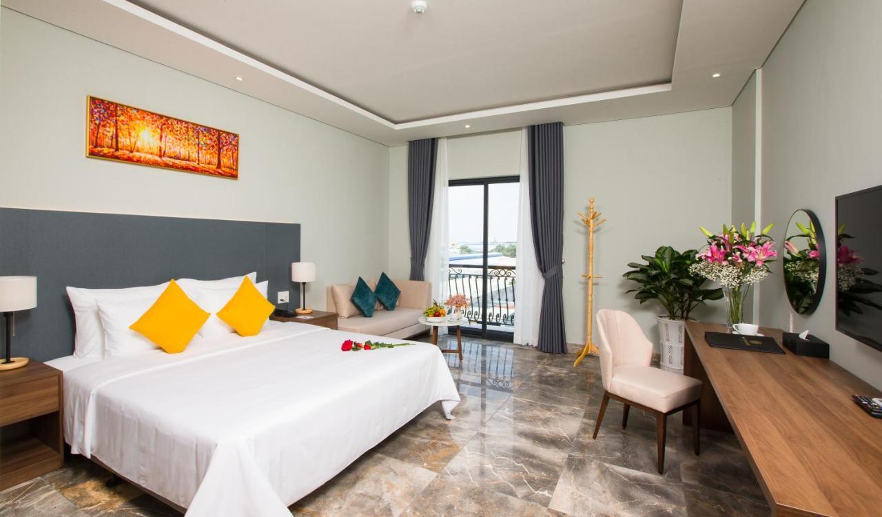 Phu Thang Grand Hotel Duc Hoa Exterior photo