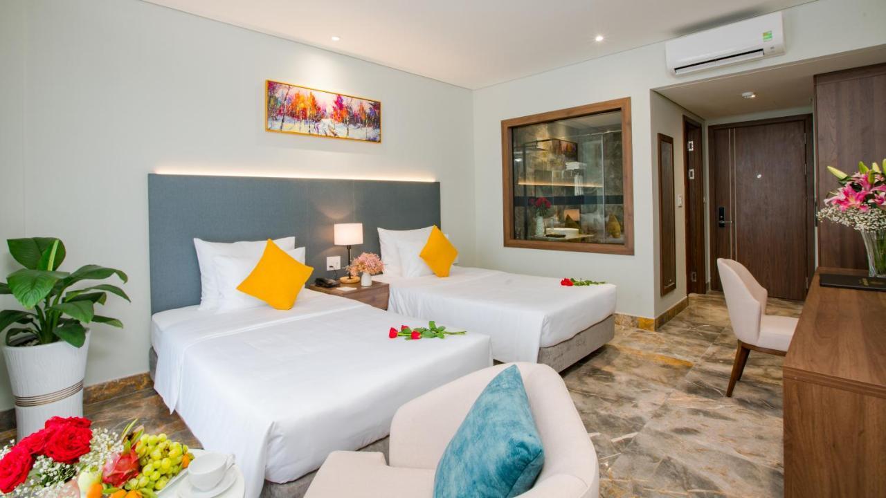 Phu Thang Grand Hotel Duc Hoa Exterior photo