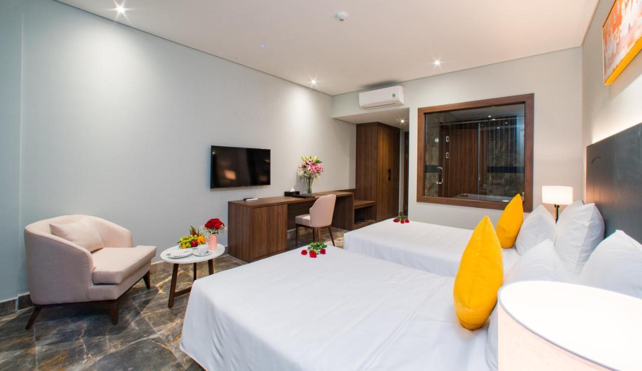 Phu Thang Grand Hotel Duc Hoa Exterior photo