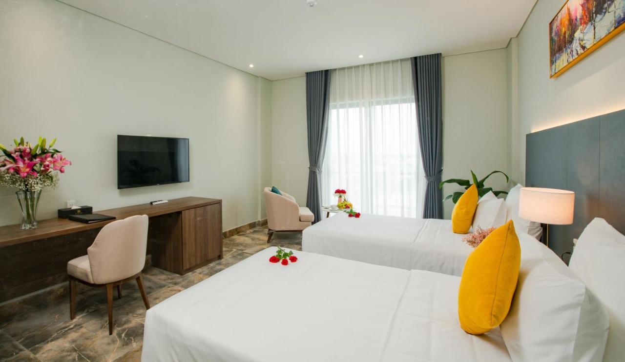 Phu Thang Grand Hotel Duc Hoa Exterior photo