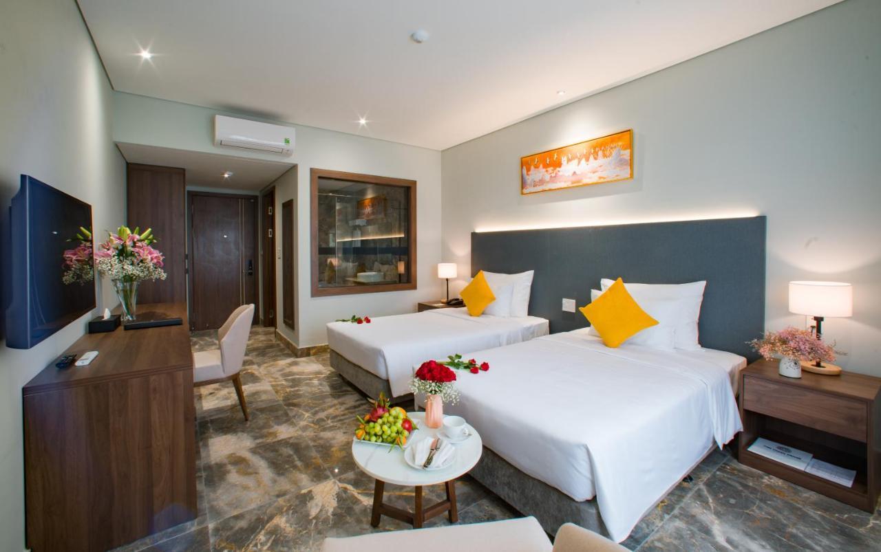 Phu Thang Grand Hotel Duc Hoa Exterior photo