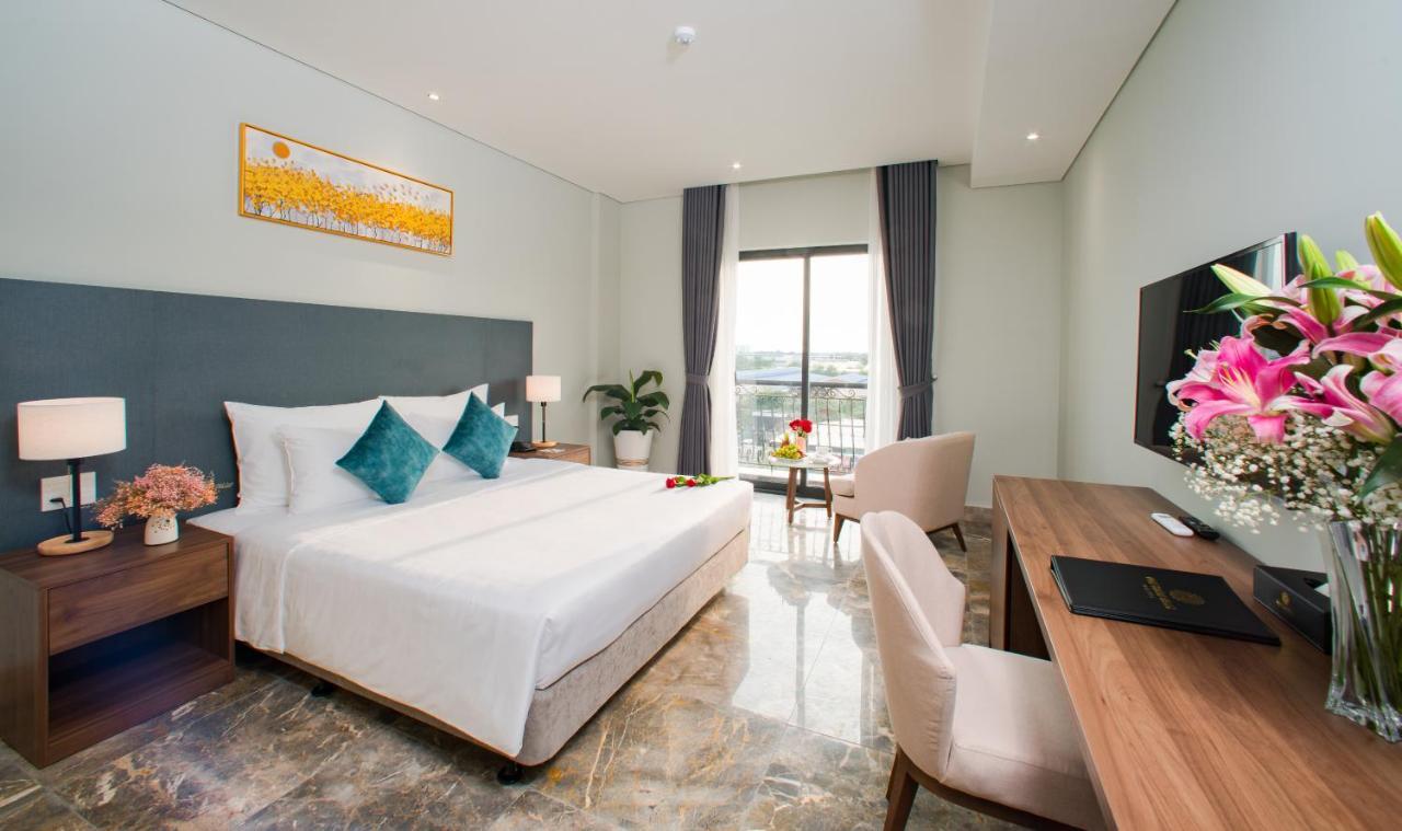 Phu Thang Grand Hotel Duc Hoa Exterior photo