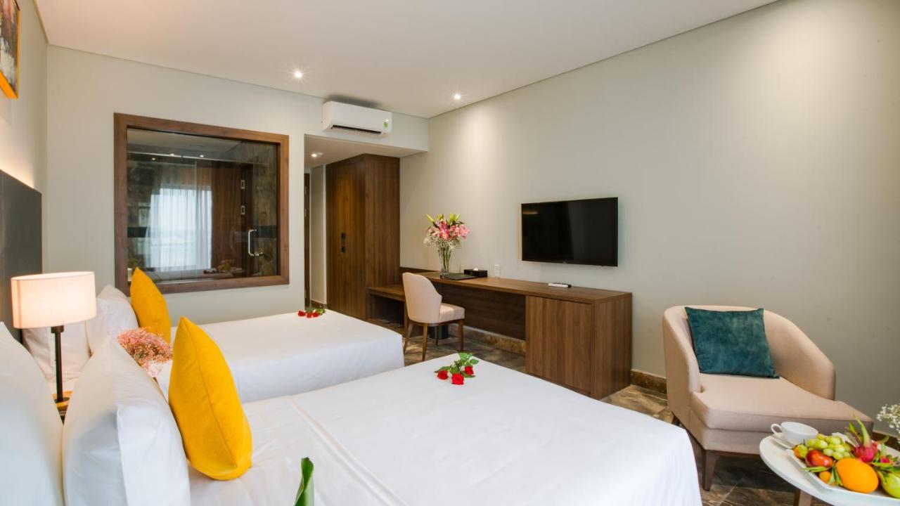 Phu Thang Grand Hotel Duc Hoa Exterior photo