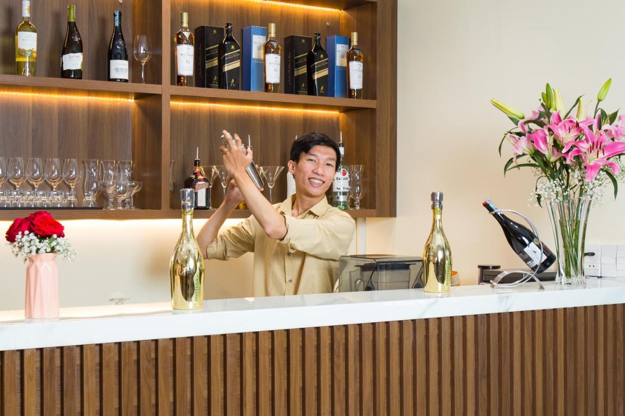 Phu Thang Grand Hotel Duc Hoa Exterior photo