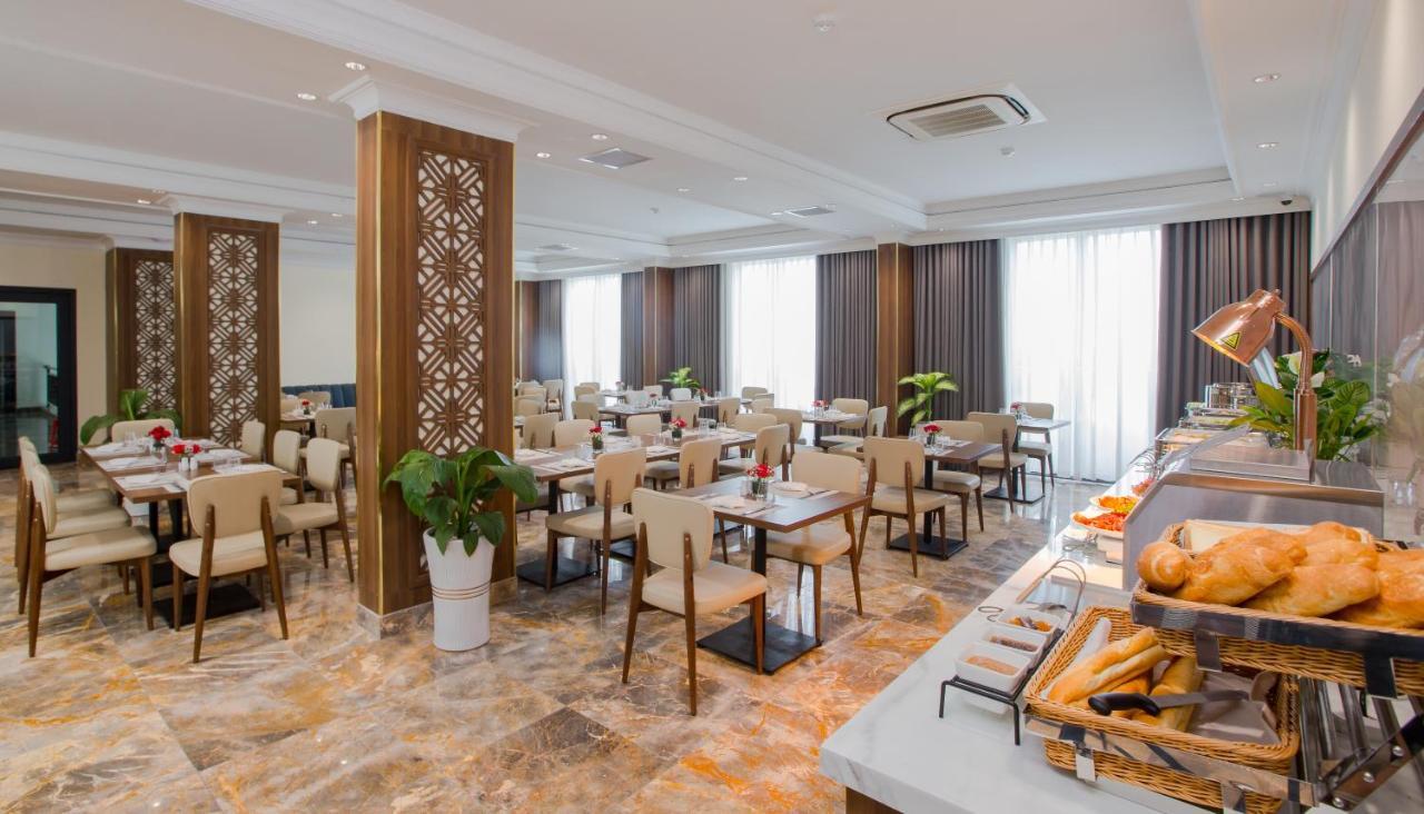 Phu Thang Grand Hotel Duc Hoa Exterior photo
